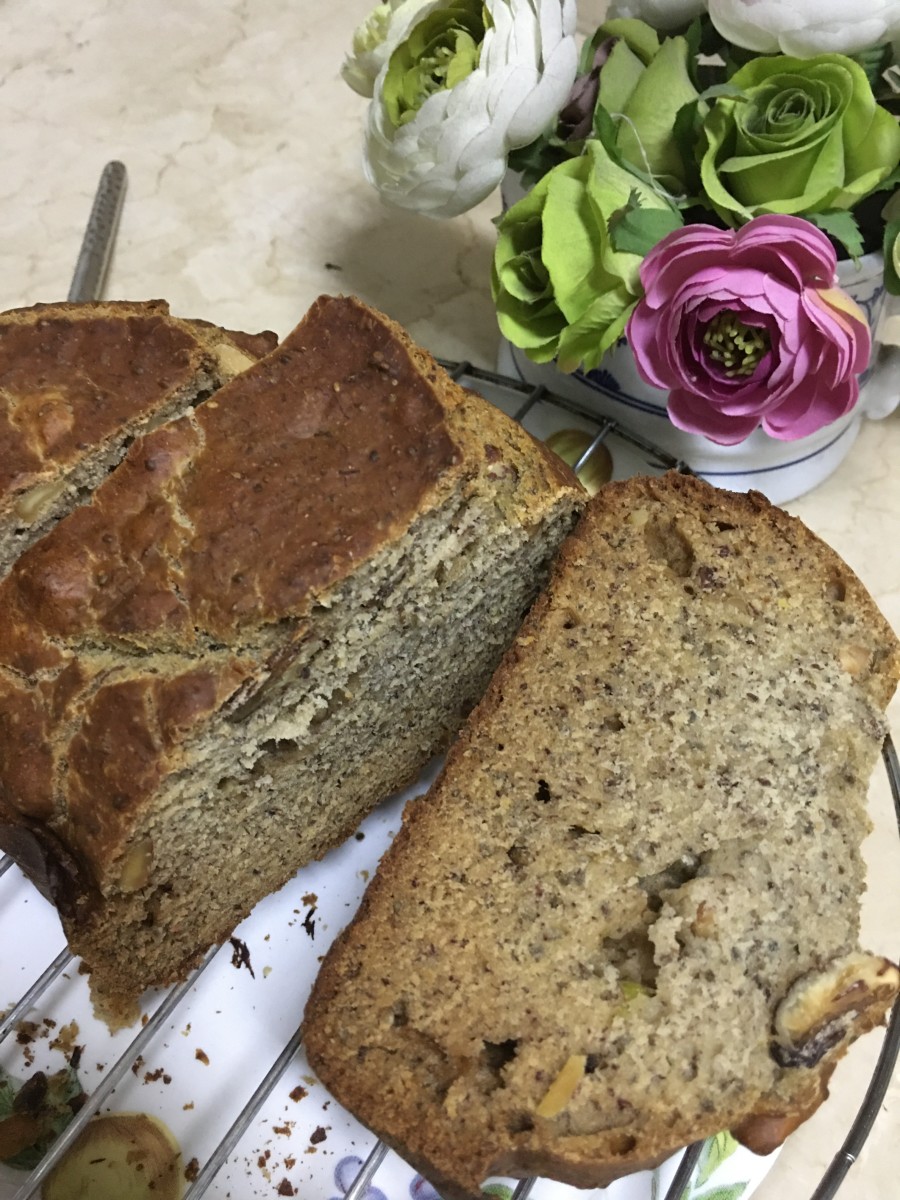 This banana bread is so easy in the bread machine!