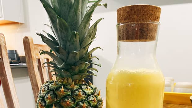 homemade-pineapple-and-mango-smoothie