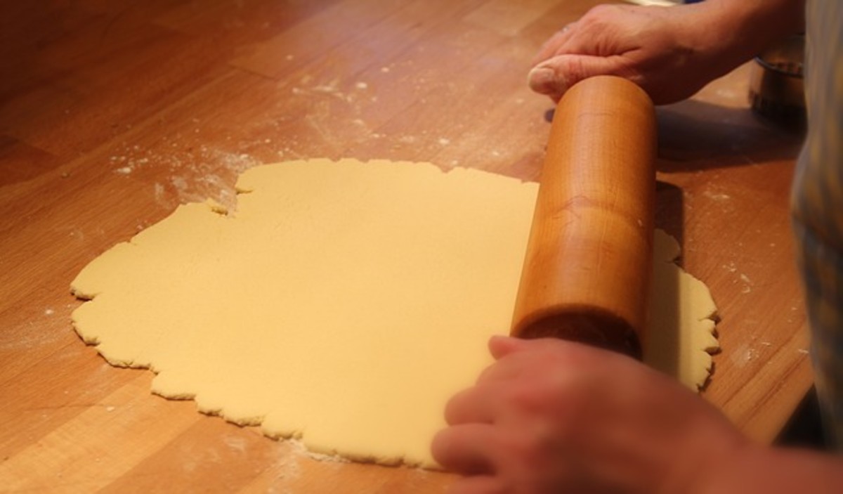 Roll out the pasta dough.