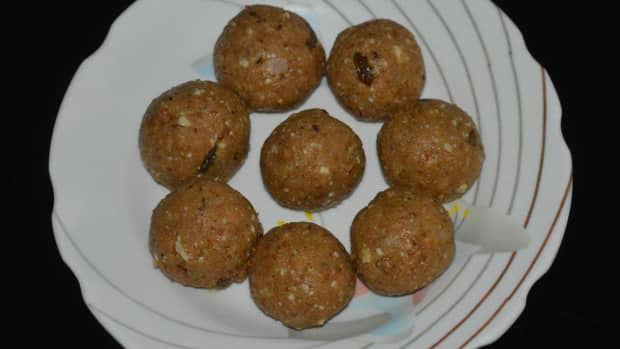 indian-sweets-wheat-flour-and-dry-fruits-laddu-recipe