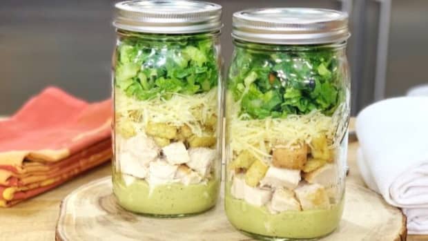 make-your-next-chicken-caesar-salad-in-a-mason-jar