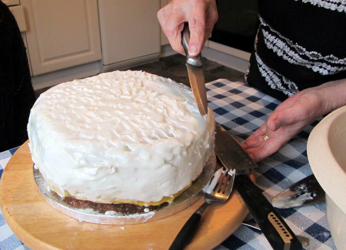 Use a knife to spread the icing evenly.